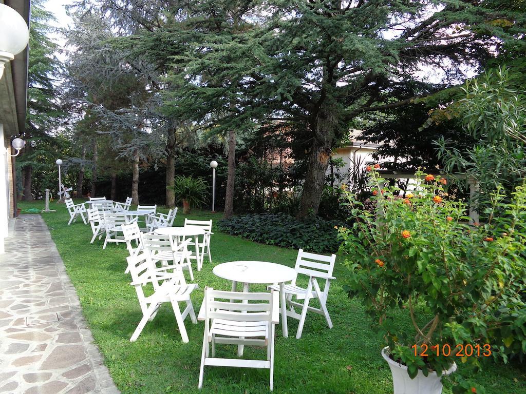 Park Hotel Castel San Pietro Terme Exterior foto